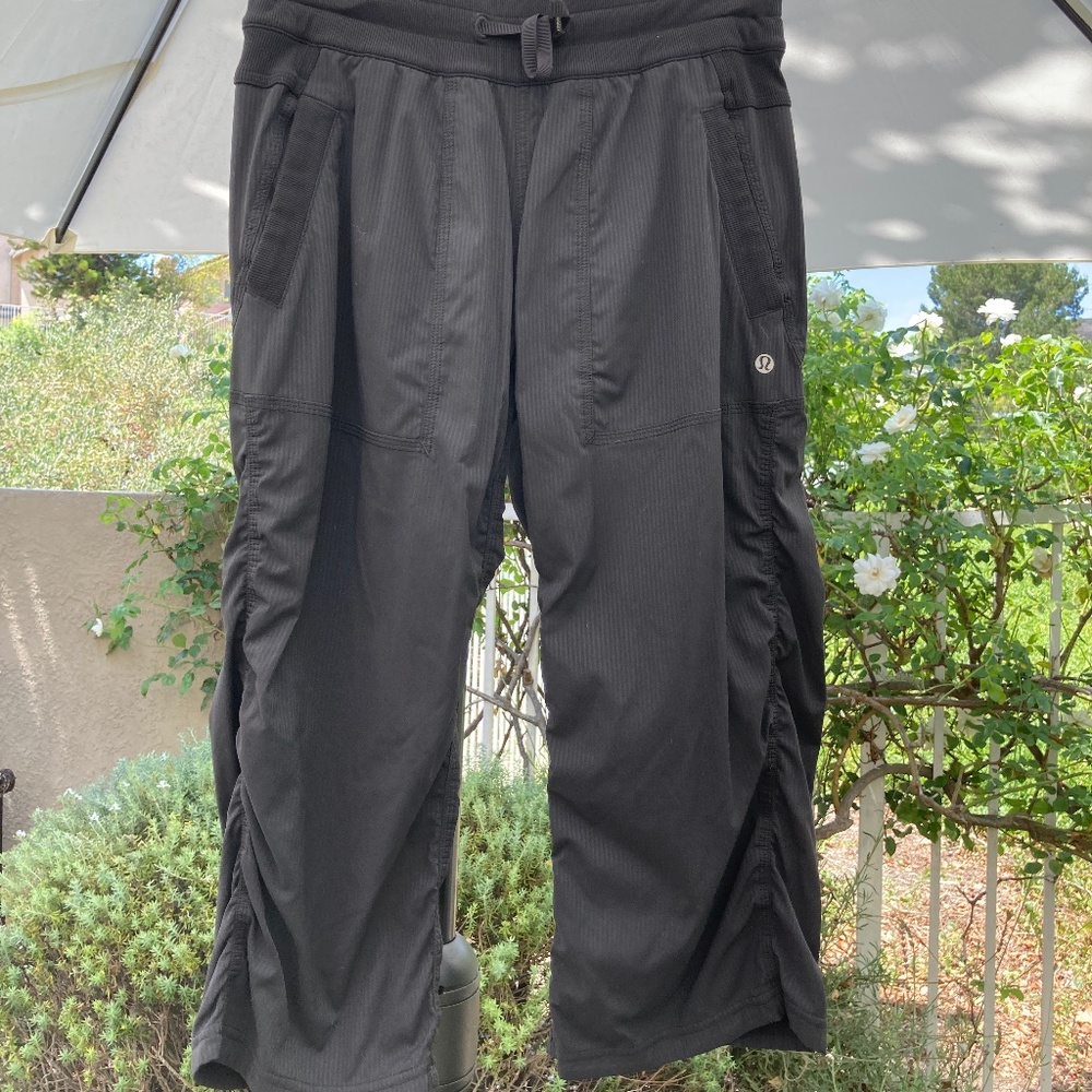 Lululemon Dance Studio Mid-Rise Crop Capris (Sz 6)